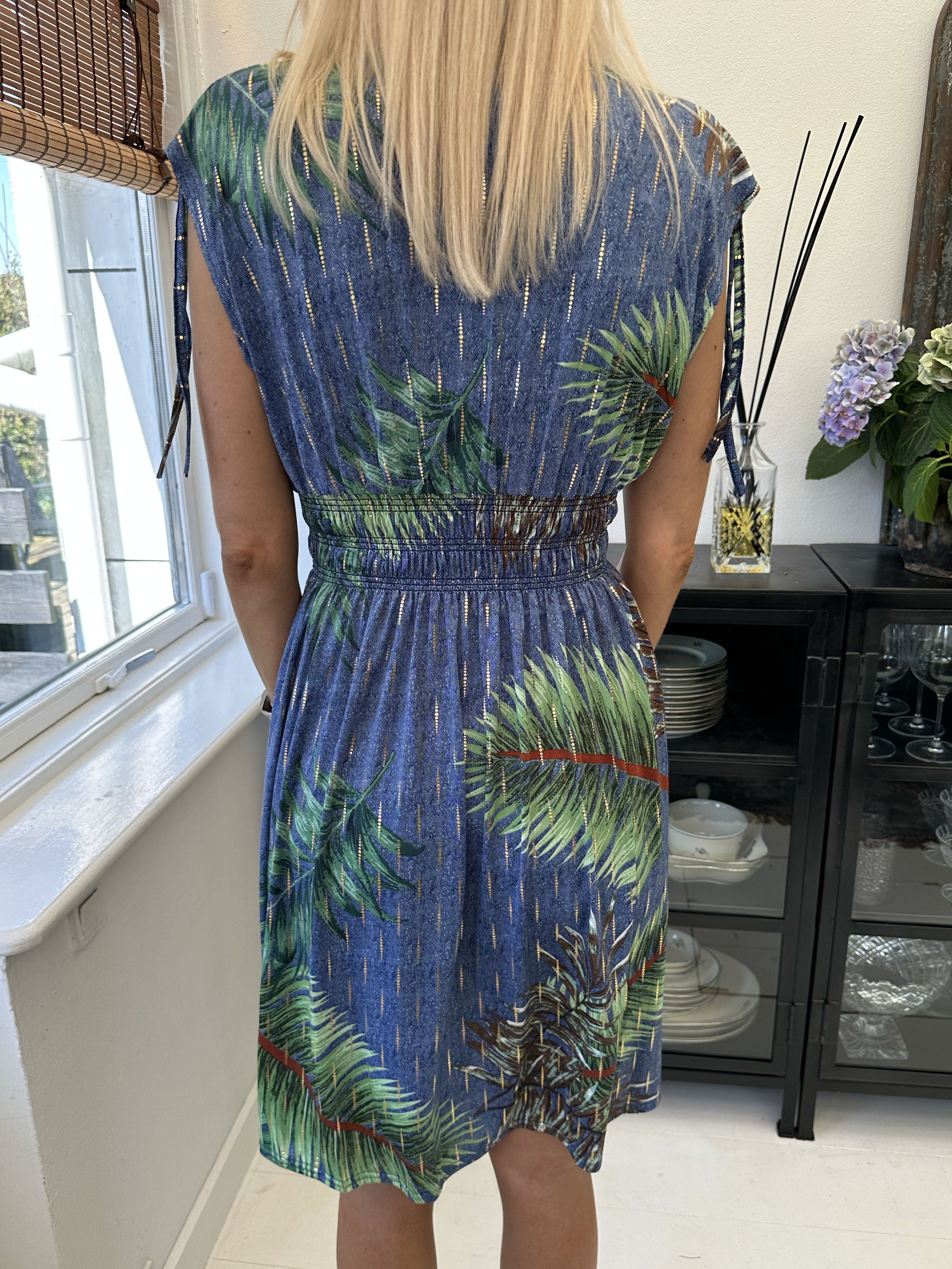 Pams palm Short - Kort elastisk klänning i rynkfritt tyg - White